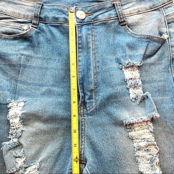 NWT High Waisted Distressed Cut Out Jeans Size 15/16 - Picture 6 of 7